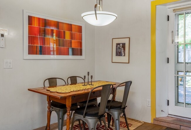 Foto del edificio - 573 W San Francisco St