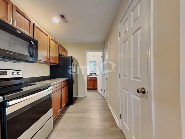 Foto del edificio - 1220 Swan Pond Ln