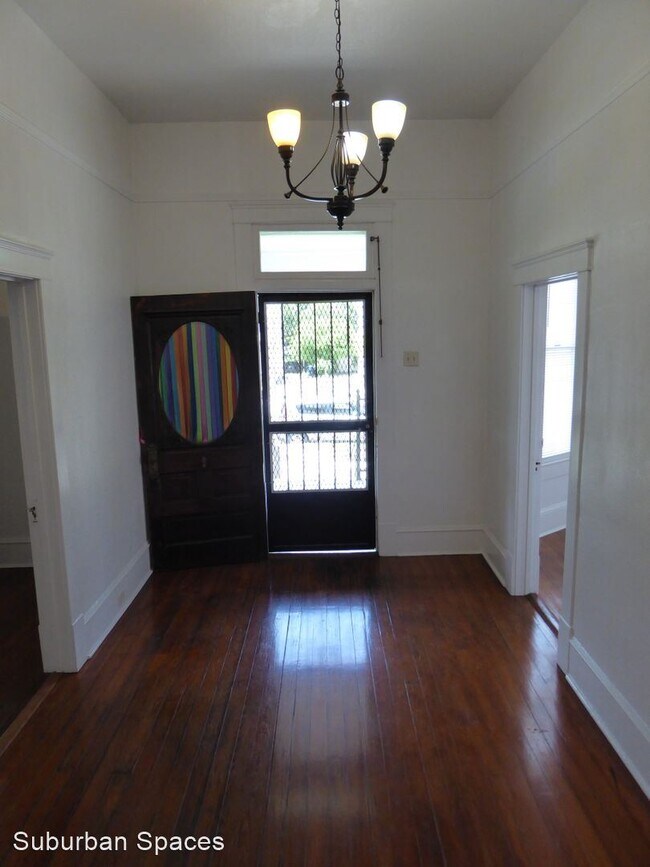 Foto del edificio - 3 br, 1 bath House - 815 W. Russell Pl.