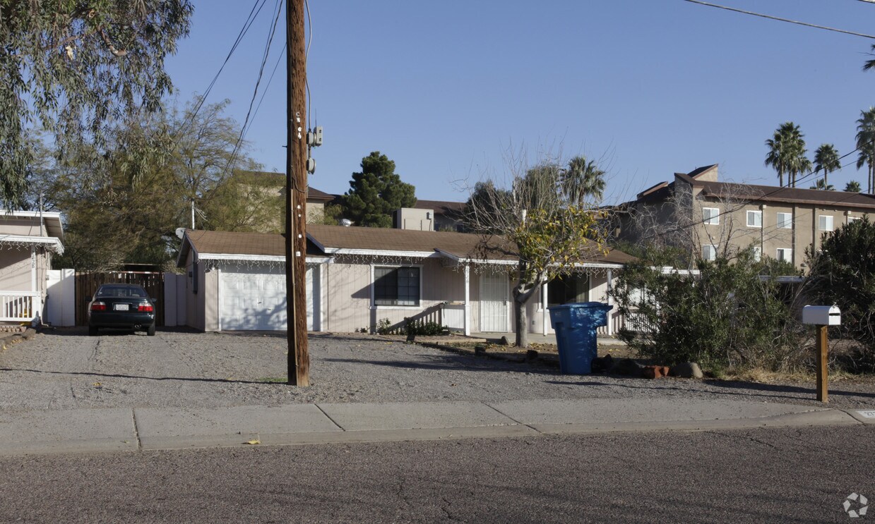 Foto principal - 2722-2726 W Myrtle Ave