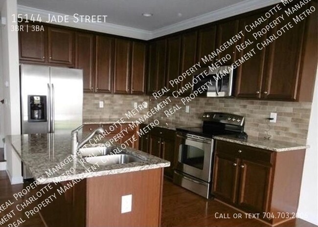 Building Photo - GORGEOUS 3 BR Townhome in the Heart of Bal...