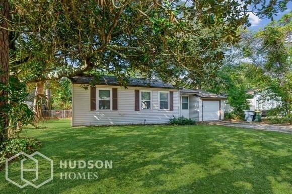 Building Photo - NOW AVAILABLE! - 6 Ferry Road NE, Fort Wal...