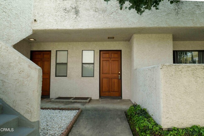 Foto del edificio - 2660 N Lake Ave