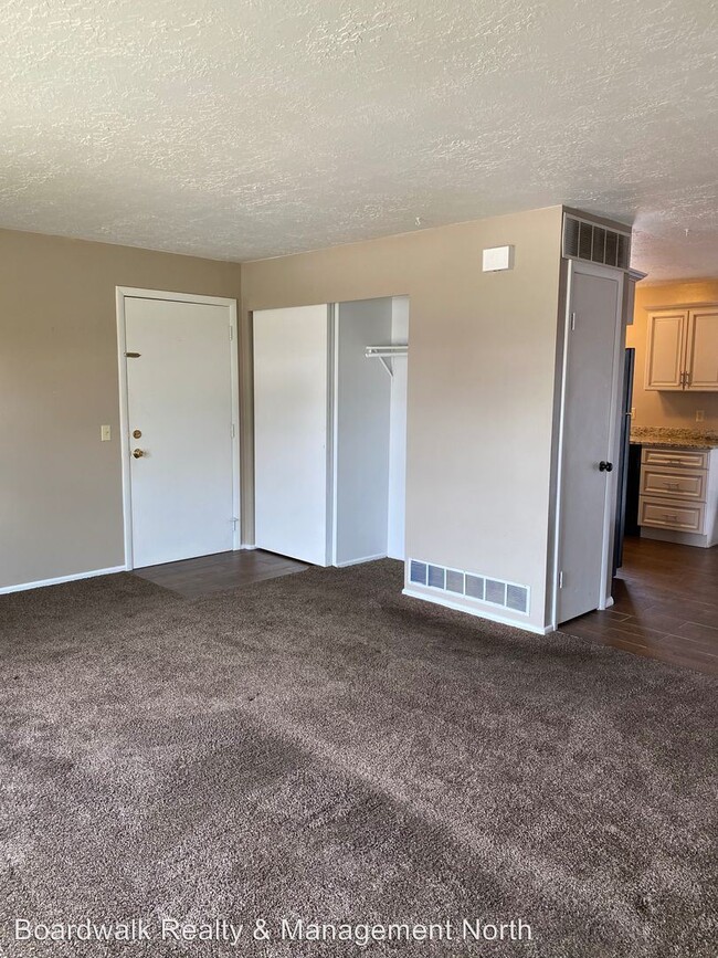 Building Photo - 5587 S 2800 W
