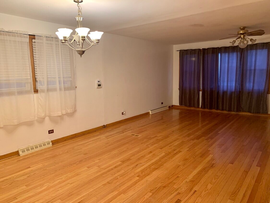 Foto principal - 5836 W Diversey Ave