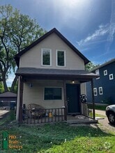 Building Photo - 423 NE Taylor St