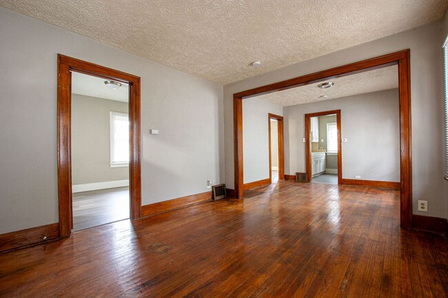 Building Photo - 2 Bedroom / 1 Bath Home located near Askar...