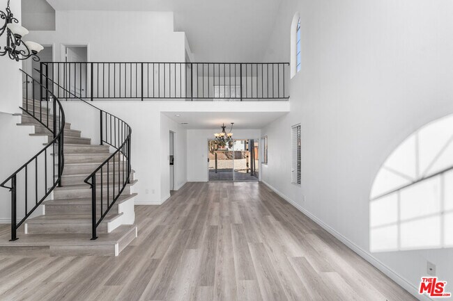 Building Photo - 37105 Zinnia St