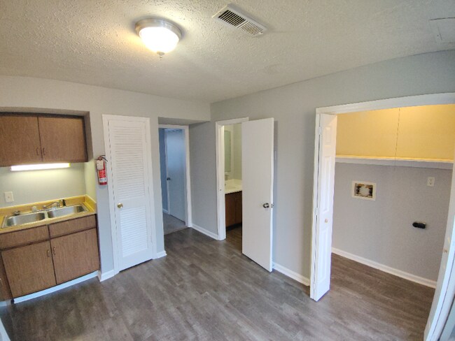 Building Photo - 22 Fonda Dr