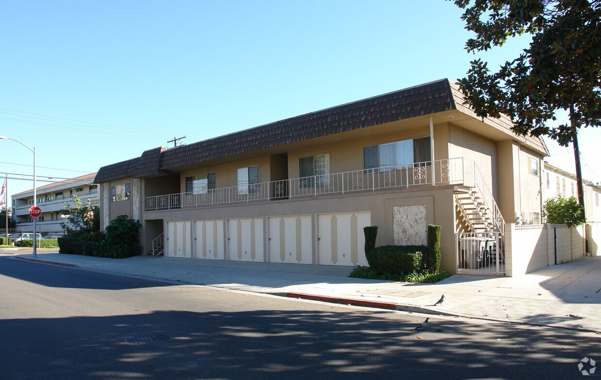 Building Photo - 1018 E Garfield Ave