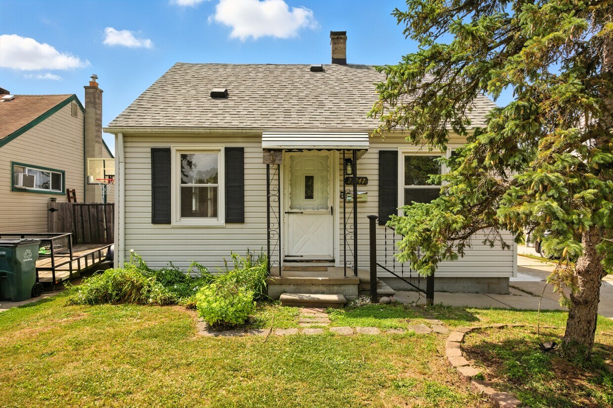 Foto principal - 23147 Vance Ave