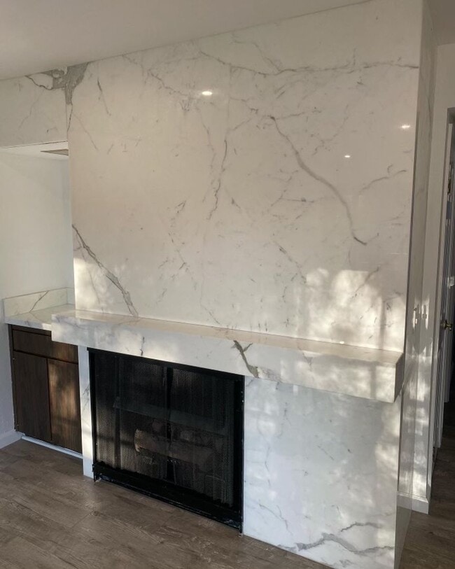 Foto del edificio - Beautifully Renovated 3+2 Creekside Condo in Calabasas