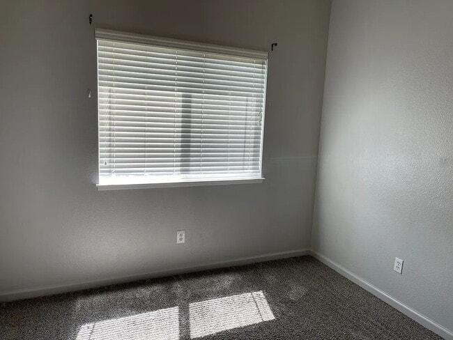 Building Photo - Freshly painted home with newer appliances. Quiet neighborhood near parks, shopping and schools.