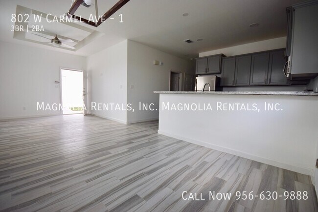 Foto del edificio - 802 W Carmel Ave