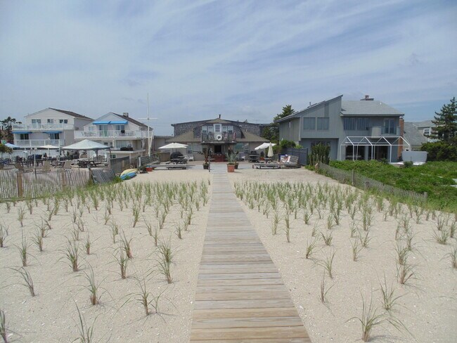 Building Photo - 1412 Ocean Ave