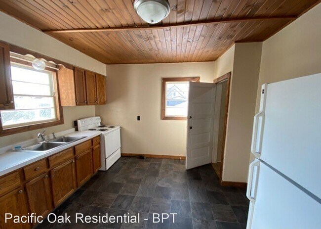 Foto del edificio - 4 br, 1 bath House - 1025 Wisconsin Ave