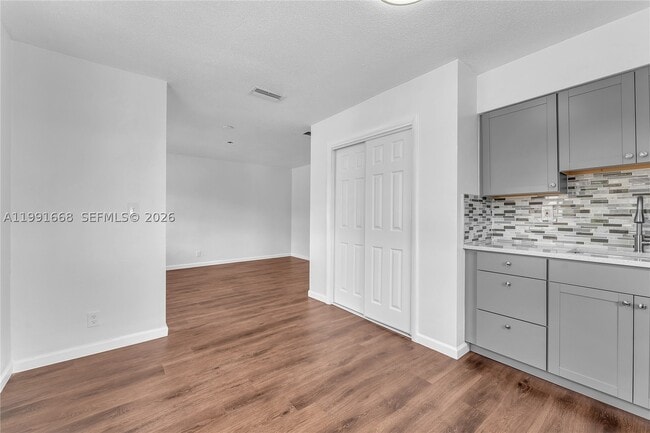 Building Photo - 3750 SW 59th Terrace
