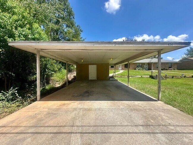 Foto del edificio - Available Now! Newly Updated 3 Bedroom 2 B...
