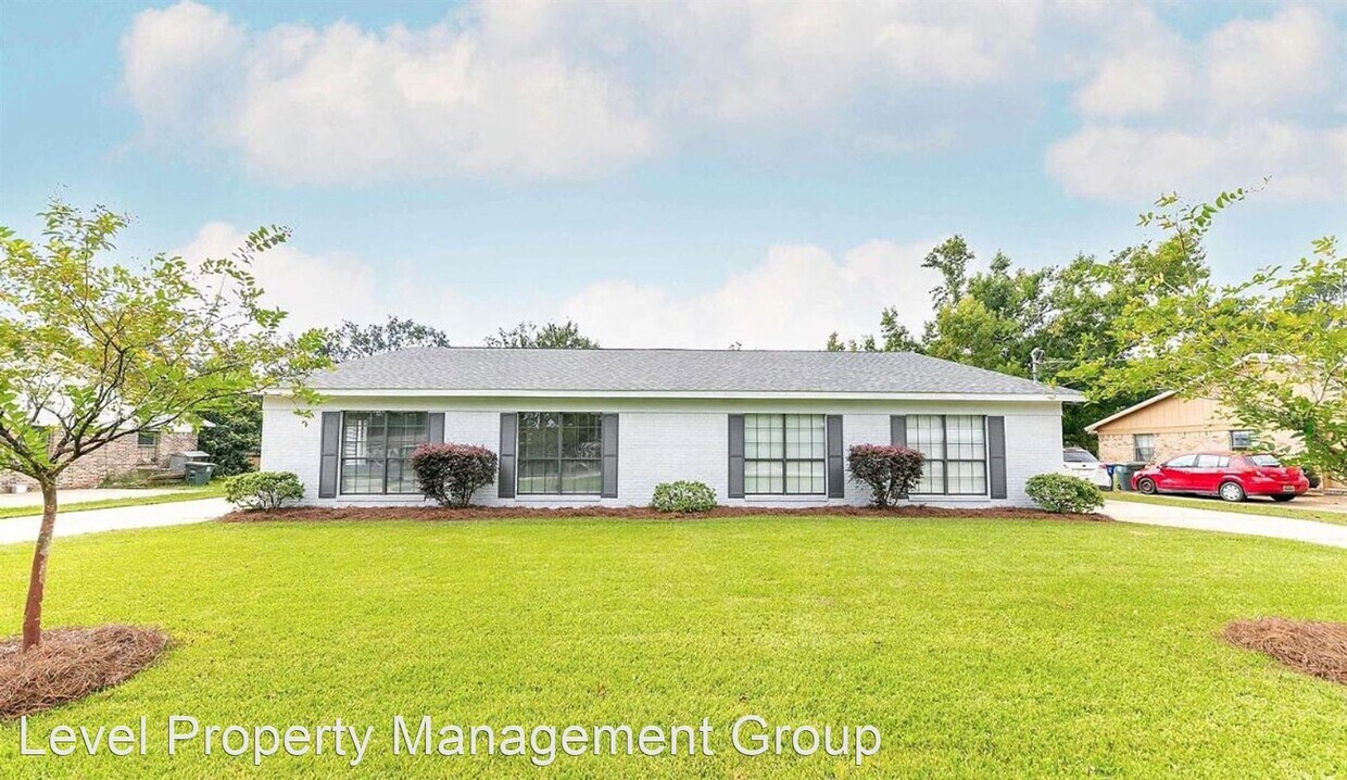 Primary Photo - 3 br, 2 bath House - 513 W. Rose Ave.