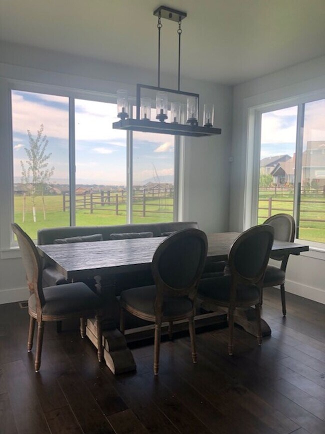 Foto del edificio - Stunning Middle Creek Parklands Home