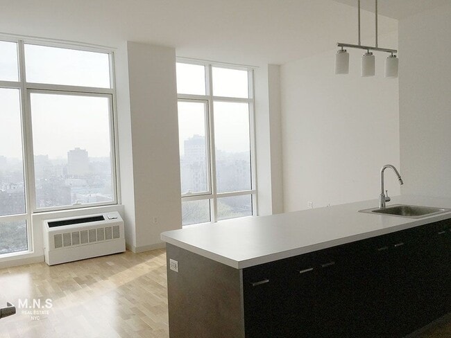 Foto del edificio - 23-10 41st Avenue