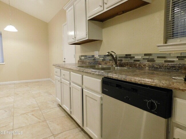 Building Photo - 9948 Desert Willow Way