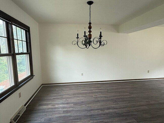 Foto del edificio - 4 bedroom home - Ross Township