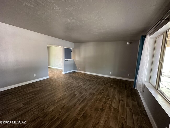Building Photo - 7032 N Northlight Dr