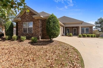 Building Photo - 704 Briarcliff Pl
