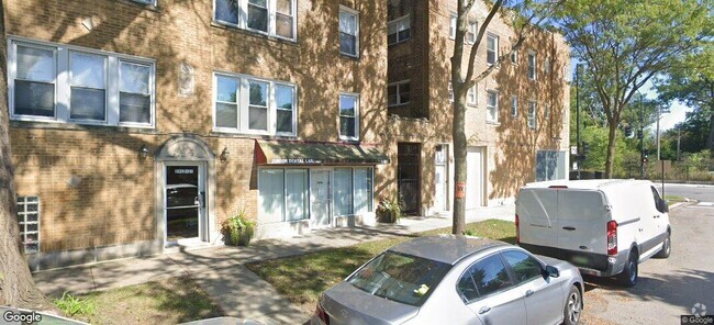 Building Photo - 2412 W Ardmore Ave