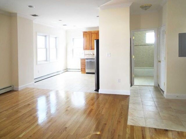 Foto del edificio - 1576 Anderson Ave