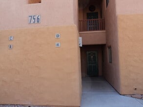 Building Photo - 756 Hardy Way