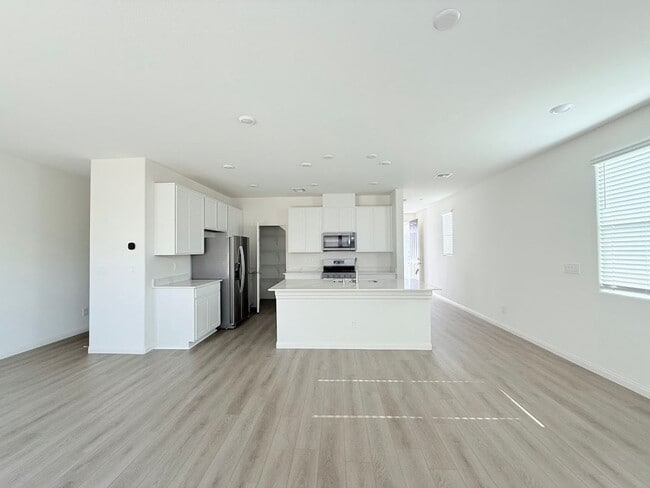 Building Photo - Beautiful BRAND NEW house