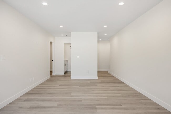 Building Photo - 5409 Radford Ave