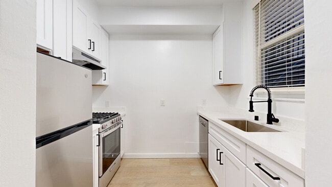 Building Photo - 2390 Francisco St