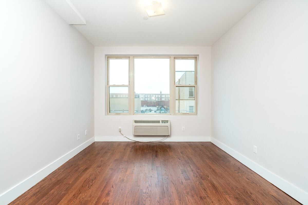 Primary Photo - 148 Jefferson Ave