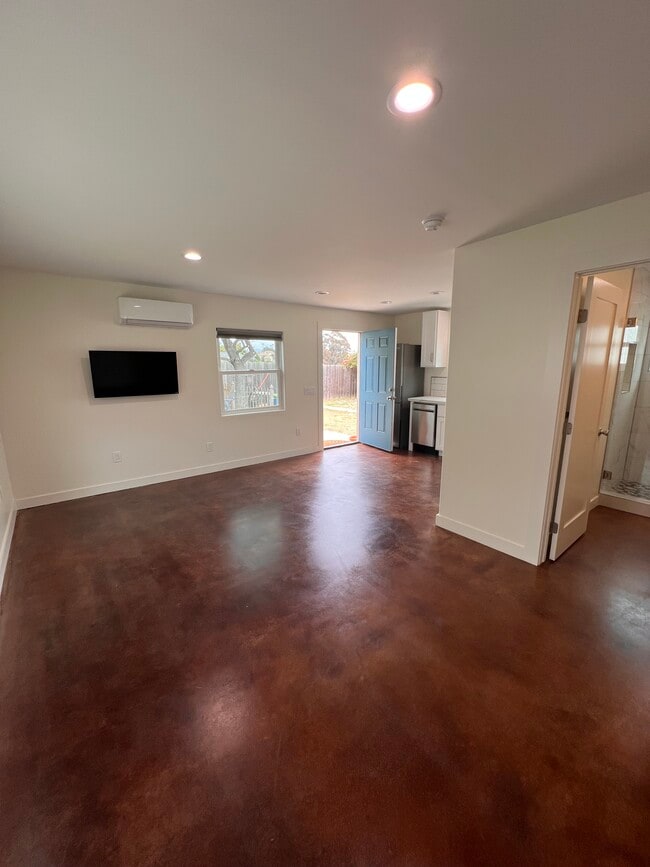 Entrada - 5703 Adelaide Ave