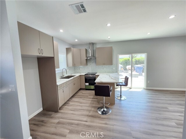 Foto del edificio - 15520 Tupper St