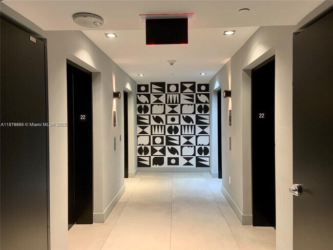 Foto del edificio - 121 NE 34th St