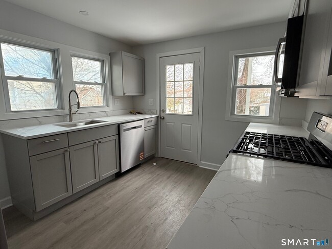 Building Photo - 34 Arlington St