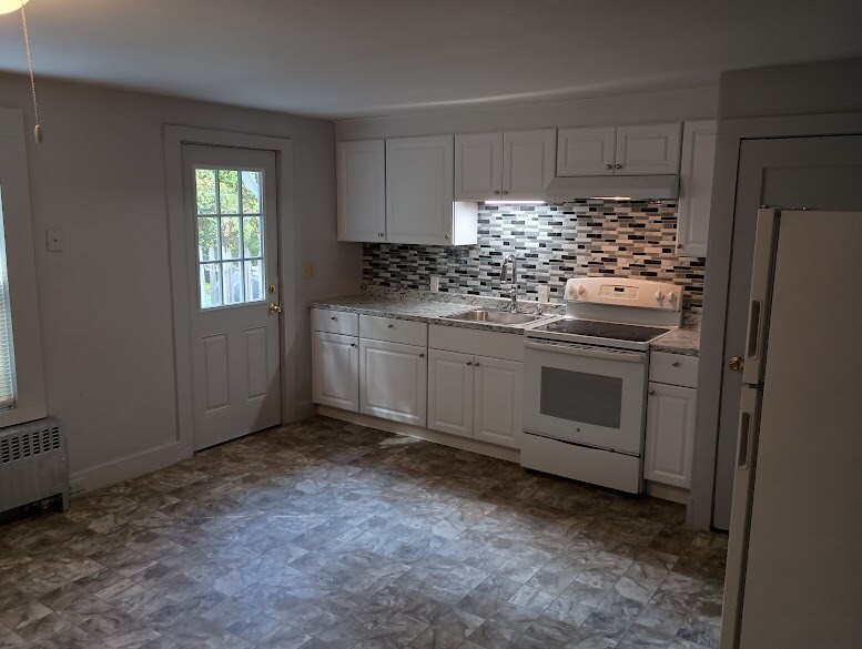 kitchen - 17 Southview St