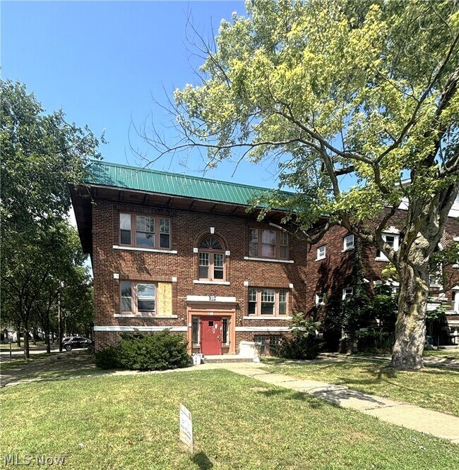 Building Photo - 918 Copley Rd