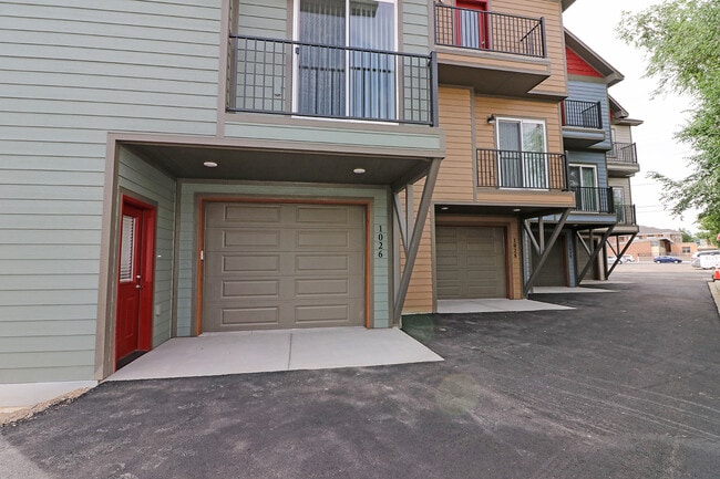 Entry - 1026 Belford Ave