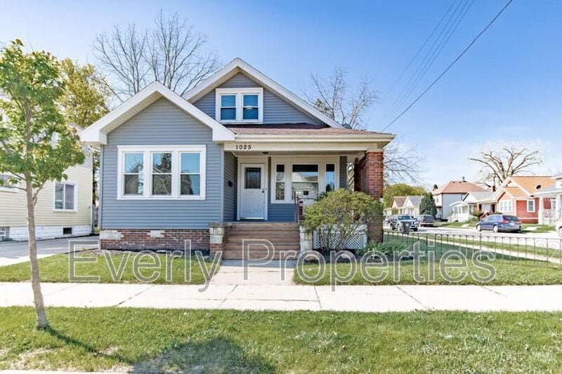 Primary Photo - 1025 Yout St