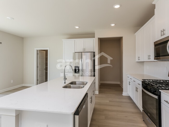 Foto del edificio - 790 Treeline Rd