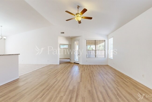 Foto del edificio - 8718 N 57th Ln