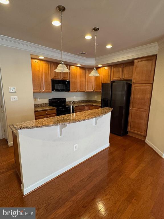 Building Photo - 9500 Hyde Pl