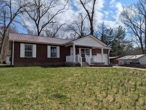 Building Photo - 398 Pinewood Dr