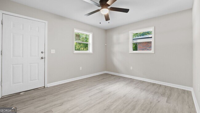Foto del edificio - 612 Hardy Ave SW
