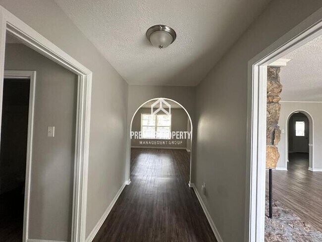 Foto del edificio - 6170 Live Oak Cove